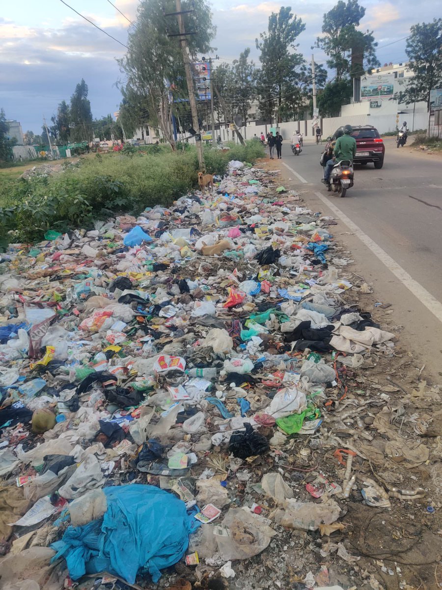 shaibubalagopal's tweet photo. We need garbage free roads, street lights and better drainage system..

#HulimangalaForCMC
#GarbageFreeHulimangala
#SwatchBharat
#BrandBengaluru

Please help
@CMofKarnataka @siddaramaiah @DKShivakumar @DKSureshINC 
@INCKarnataka @ZP_BenglruUrban @ZillaUrban @CommrPR https://t.co/kd3aykfAj5