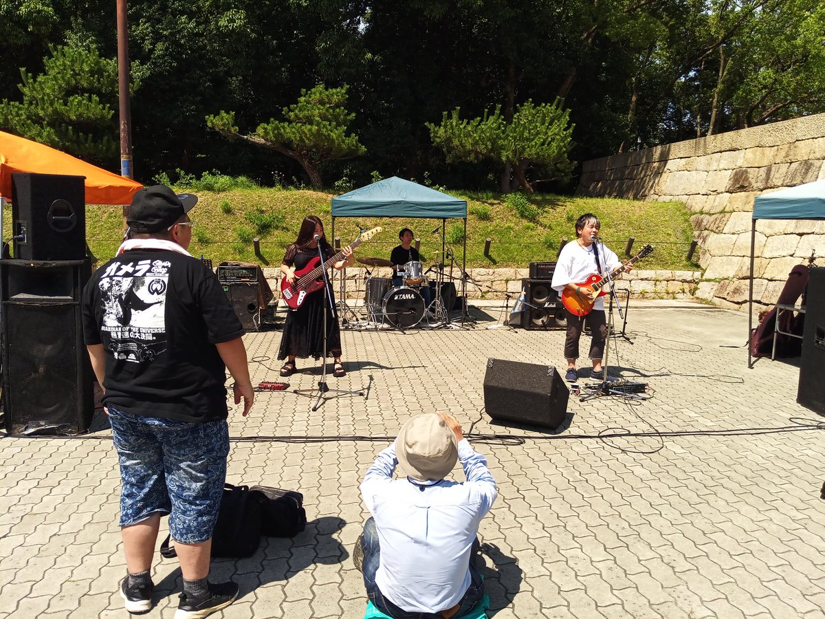 sonicform1's tweet image. 🏯/城天ストリート🏯

2組目
目を引くビジュアルとがなり声に注目！3人組音楽ユニットChimerです！

『✨Chimer✨』

#Chimer
#城天
#大阪城公園
#大阪城ホール
#フリーライブ