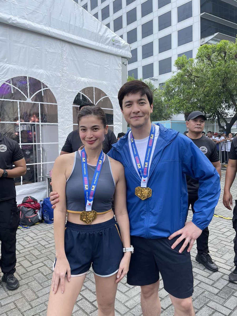 Sparkle_GMA's tweet photo. Here’s a snap of Alden Richards and Anne Curtis, Lazada’s brand ambassadors, at today’s first-ever Lazada Run. 

#AldenRichards https://t.co/uDPHlW5kY8