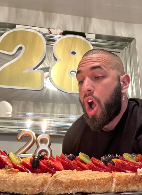 Happy birthday to me!! 🥳 lol https://t.co/9x43swFD6I<a href="/tag/freeflight"class="tags"><span>#freeflight</span></a>