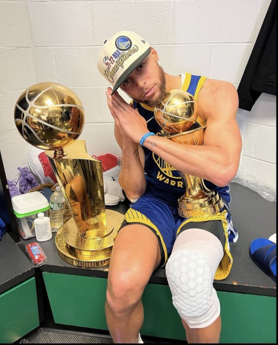 DubNationGOAT's tweet photo. The only LOYAL superstars left in the NBA https://t.co/kpdiqlVsz0