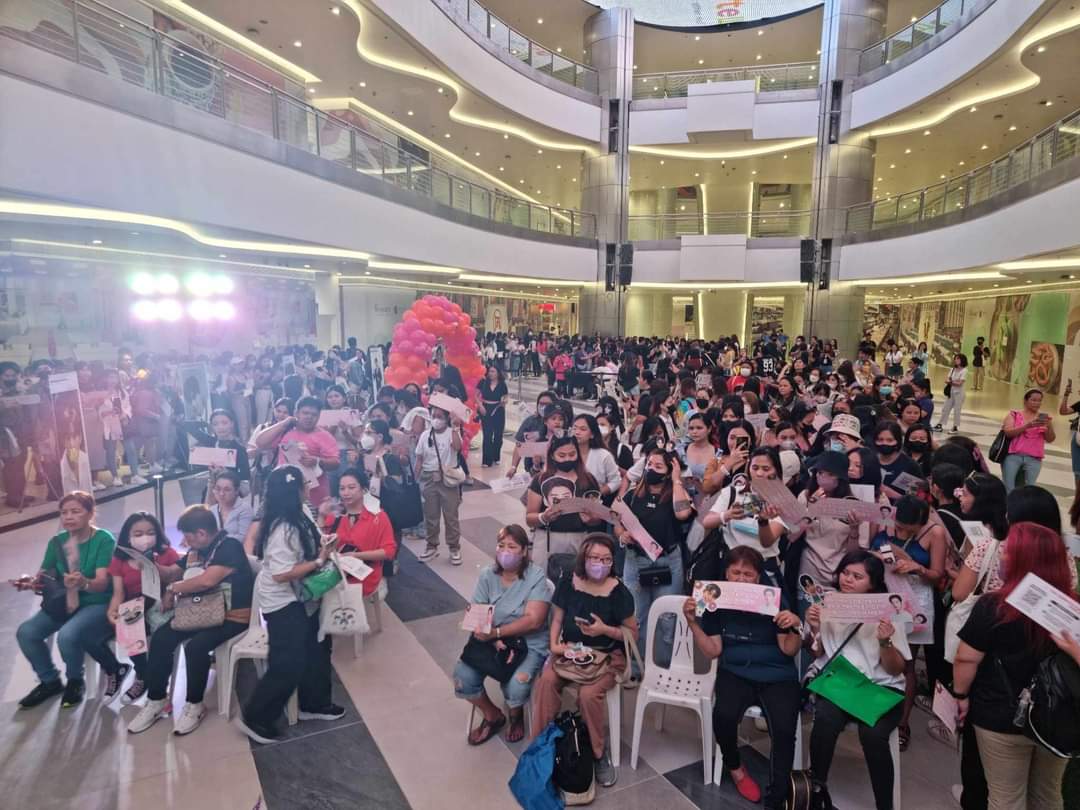 _ArohaPH's tweet photo. Currently happening at the Bundles of CHArm Pre-show Event "FANZONE" 🍩

Everyone is welcome to join us today! 💜🧡

We are here at Quantum Skyview, Upper Ground B, Gateway Mall 2.

#DunkinPHBundlesofCHArm 
#ChaEunWooDunkinPH
#DunkinPH
#CHAEUNWOO https://t.co/pqgMSh7zHG