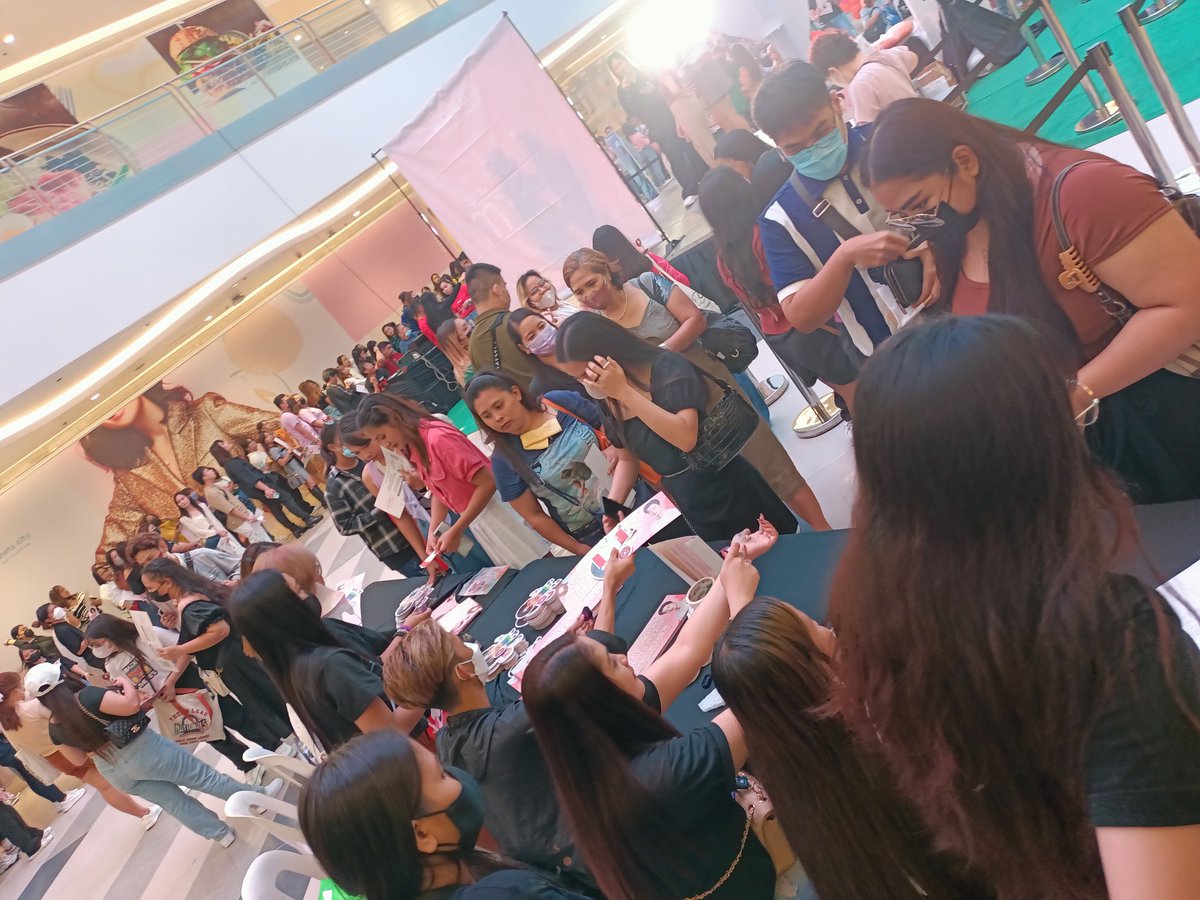 _ArohaPH's tweet photo. Currently happening at the Bundles of CHArm Pre-show Event "FANZONE" 🍩

Everyone is welcome to join us today! 💜🧡

We are here at Quantum Skyview, Upper Ground B, Gateway Mall 2.

#DunkinPHBundlesofCHArm 
#ChaEunWooDunkinPH
#DunkinPH
#CHAEUNWOO https://t.co/pqgMSh7zHG