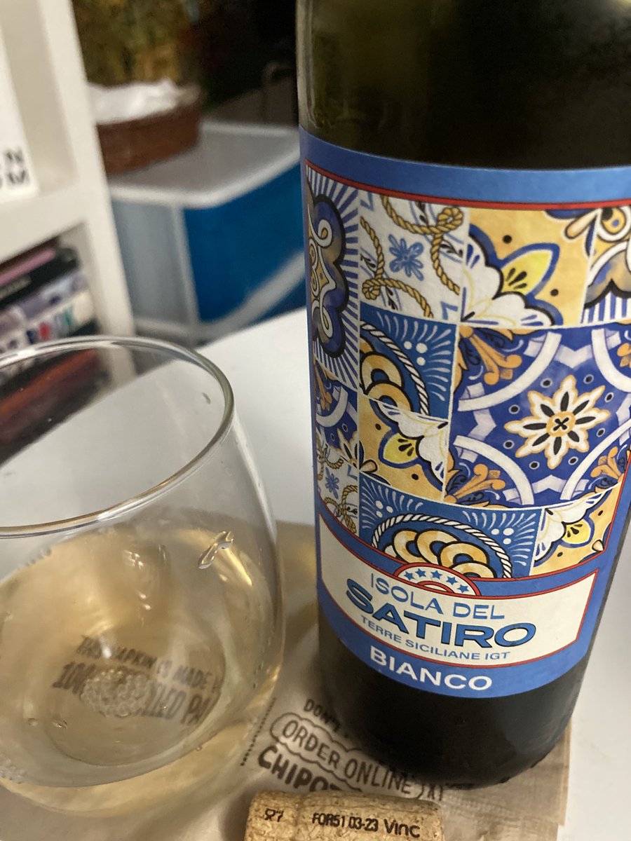 DoliverosDaniel's tweet photo. Delicious &amp; unassuming bianco from #Sicily,23 #IsolaDelSatiro,made w/organic catarratto &amp; #Grecanico,simple but pleasant aromas of peach,mandarin &amp; lemon custard,decent concentration,nice texture,w/white cherry &amp; sage flavors,round finish,begging for sea urchin pasta,a great buy! https://t.co/kDiFEmU2p2