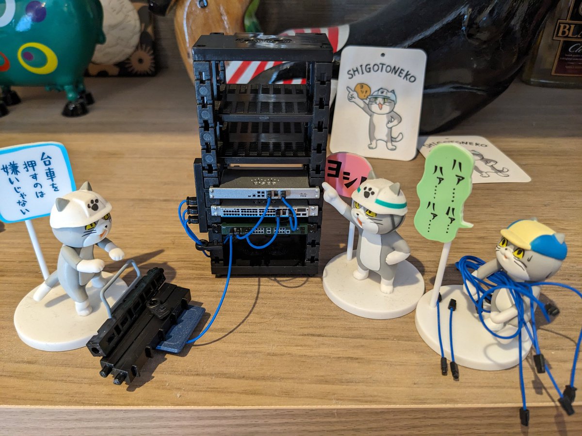 MesserArche's tweet photo. #手のひらネットワーク機器 
友人から1セットもらった！A10の代わりに何故か棚板が2枚入ってて、ﾀﾅｲﾀラックになってしまったけどヨシ！ https://t.co/iwHG37CoQm