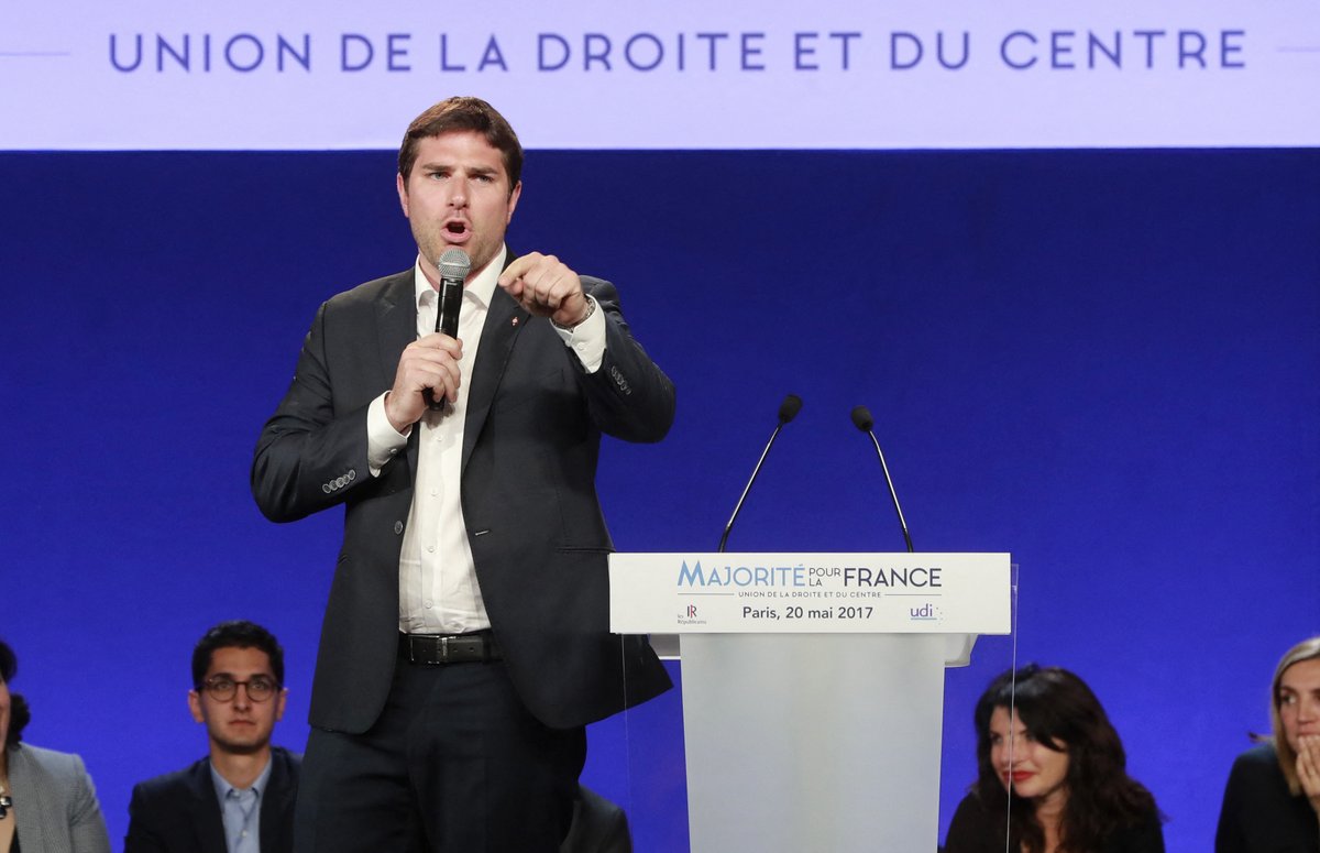 🔴 EN DIRECT
Émeutes: le domicile du maire de L'Haÿ-les-Roses a été attaqué pendant la nuit, sa femme hospitalisée
bfmtv.com/police-justice…