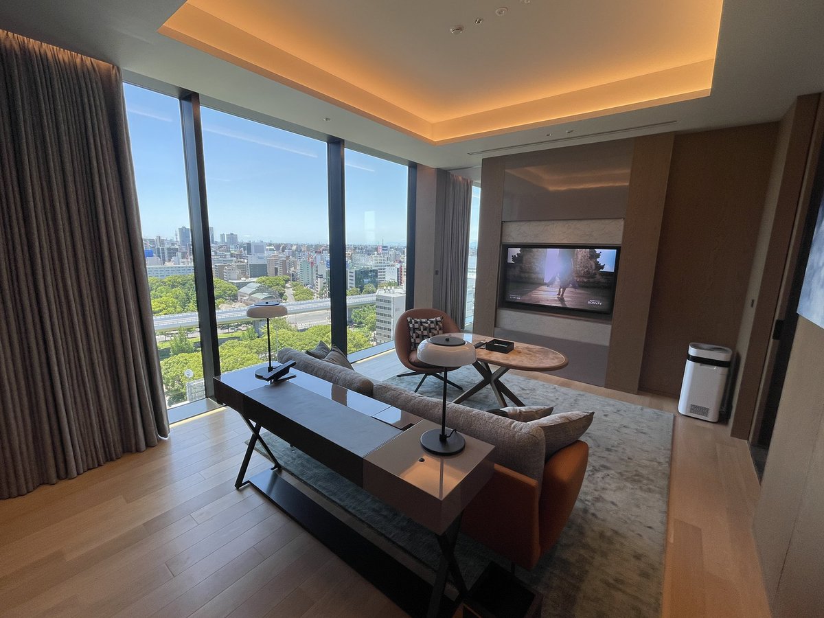 Meiko45's tweet image. スイートはバスアメニティも変わって更に良き。

バルコニーの柵が低くてちょっと怖い。

#Marriott 
#TIAD 
#autographcollection