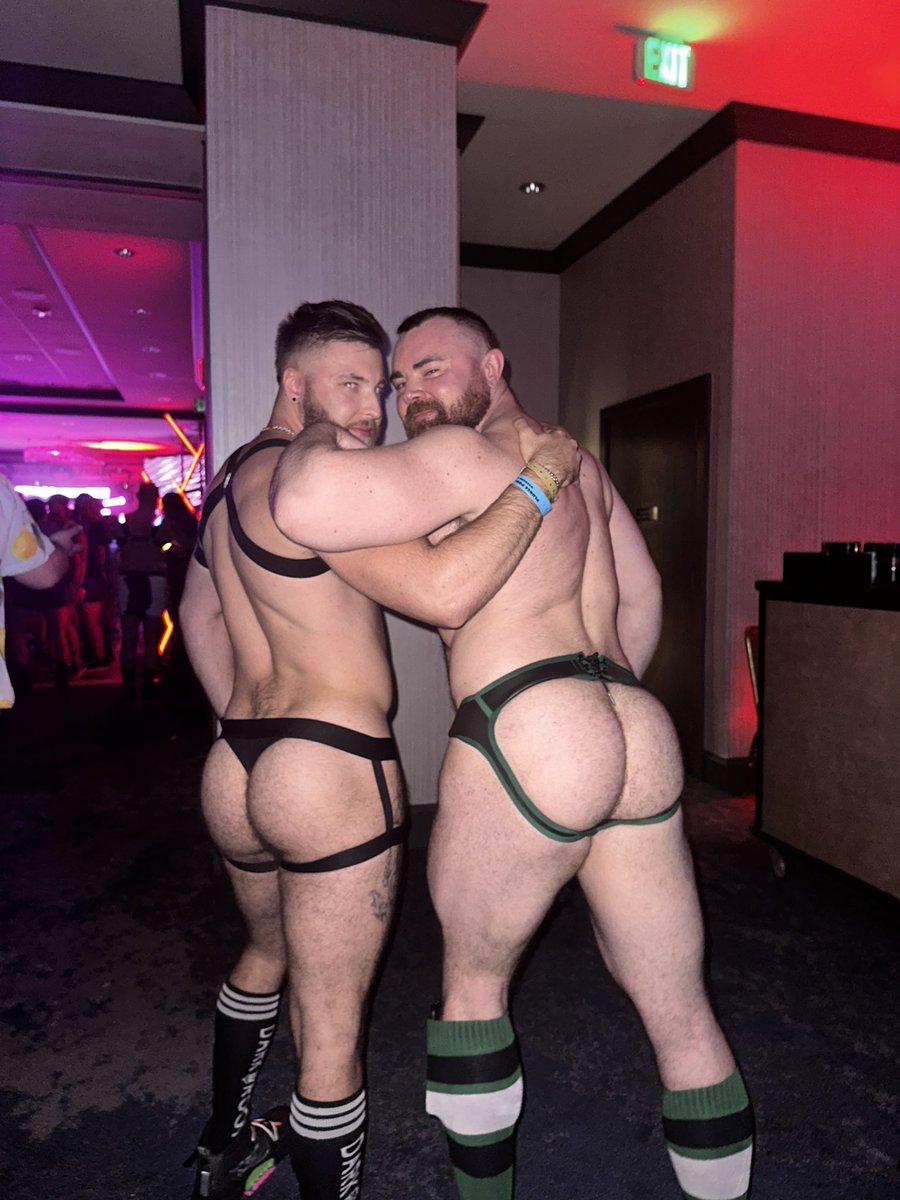 DaddyHunterAZ's tweet photo. Who’s got the furrier butt? @PJKnoxXX https://t.co/j4ASYqrq9G