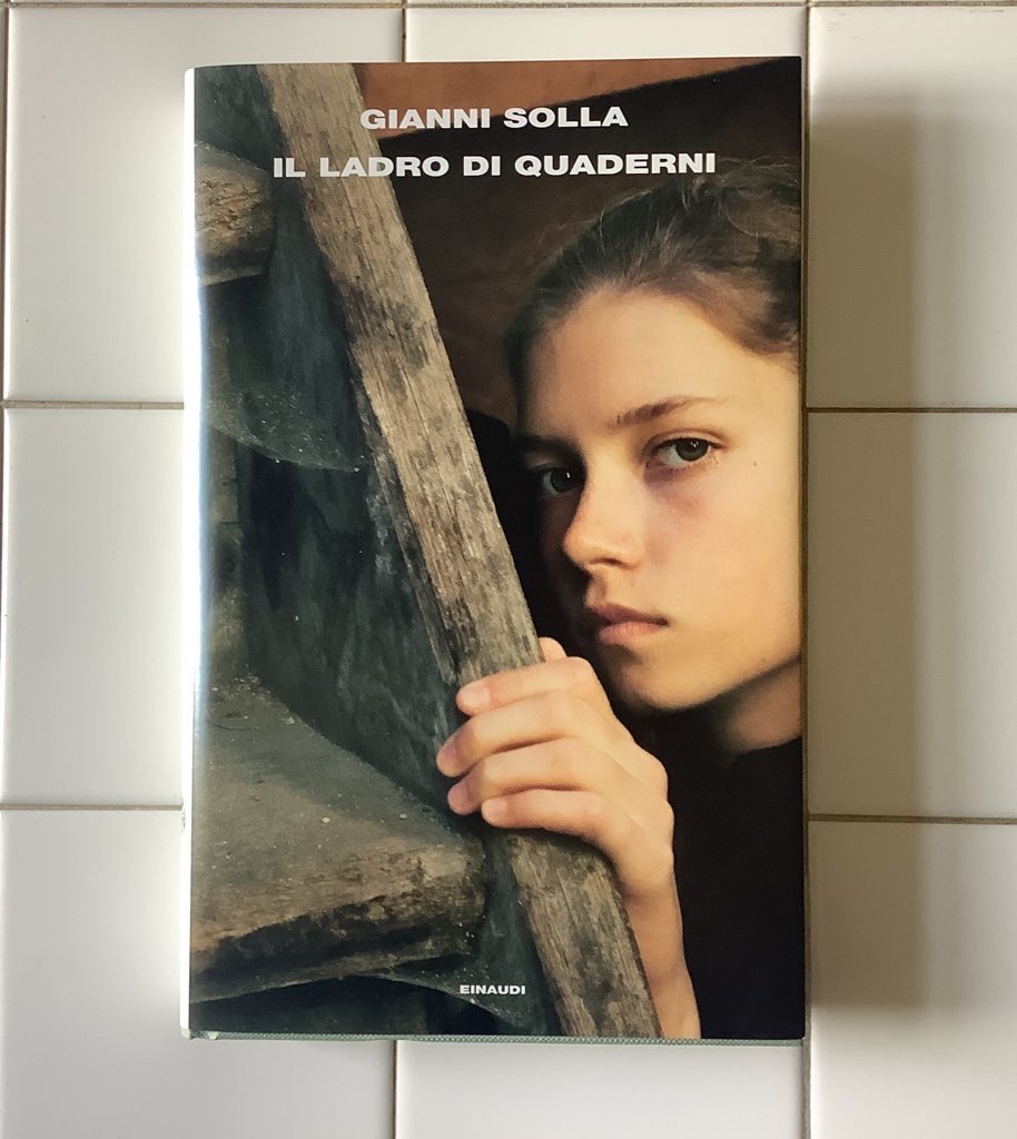 Einaudieditore's tweet photo. Oggi su @La_Lettura Chiara Fenoglio recensisce IL LADRO DI QUADERNI di @giannisolla https://t.co/vVkid5Wum8
