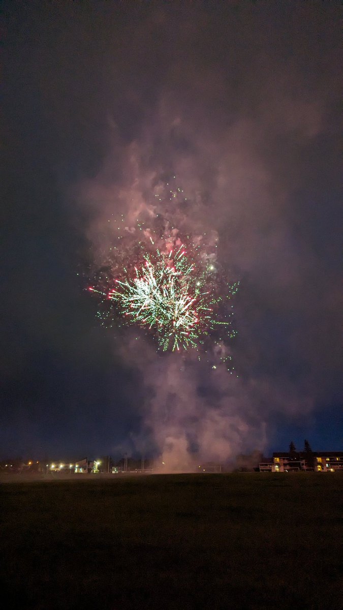 MChow2013's tweet photo. Thanks to @BlueQuillCL for hosting the neighborhood #CanadaDay2023 fireworks!!!! #efcl https://t.co/at4ItPkFCo