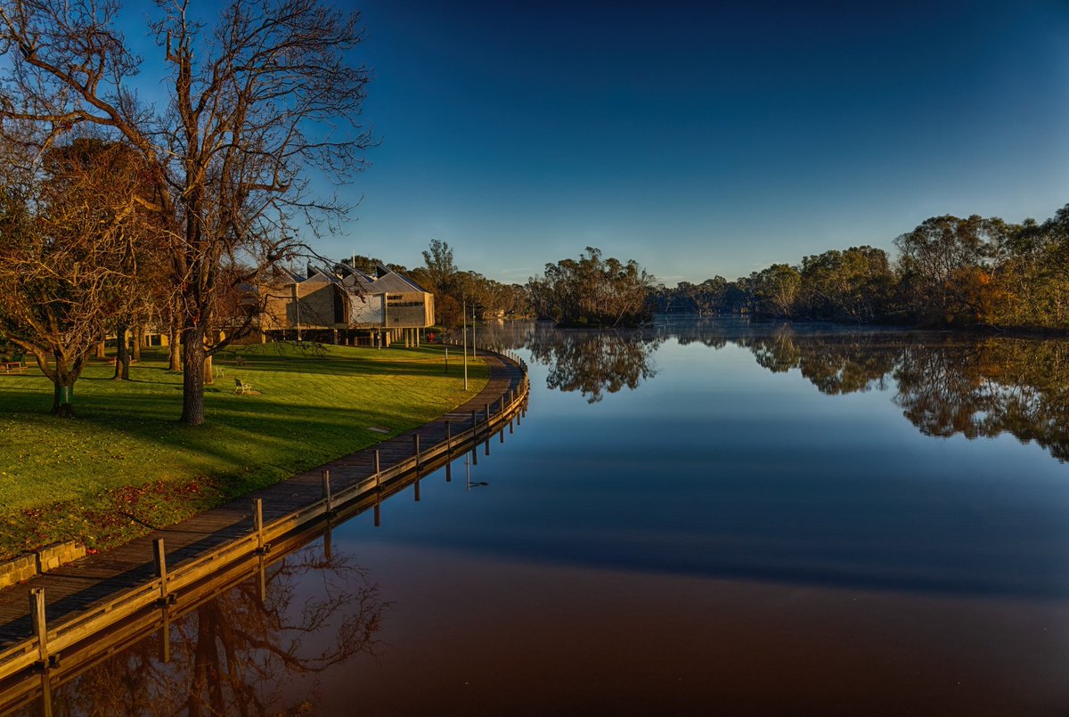 RenSmart_Photo's tweet photo. Cold and a touch of mist on the water in Benalla when we went for a walk early this morning. @JaydeCotic  @abcweather @JaneBunn @daniel_prime7 https://t.co/wy1f5YooPv