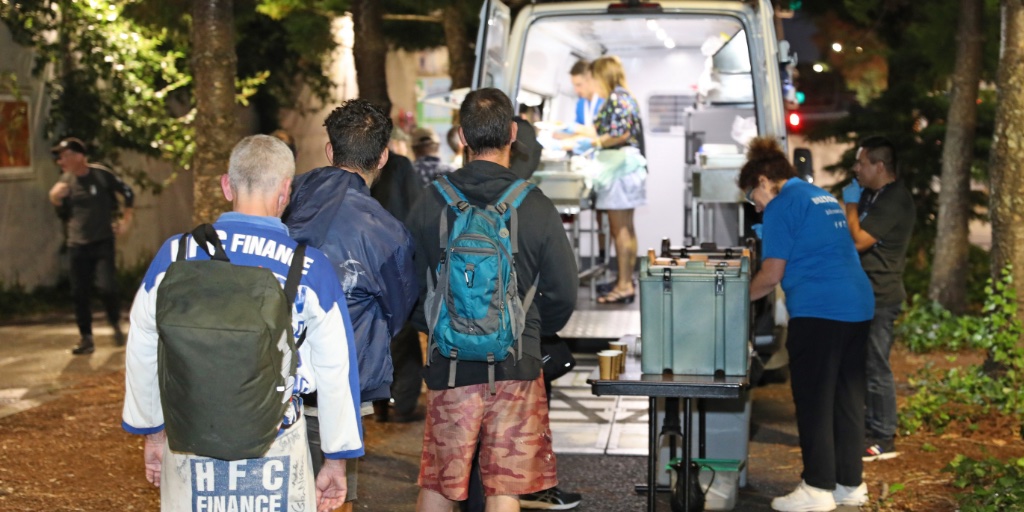 RevBillCrews's tweet image. With power bills going up 25% and cold #winter nights setting in, my @billcrewsfdn has been busy handing out blankets to rough sleepers and feeding the hungry. @HousingCrisisW #housinginsecurity #NSWpol #homelessness