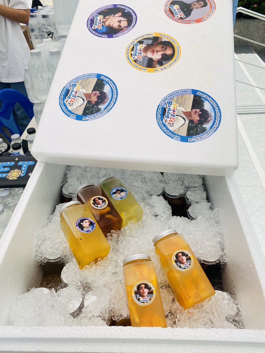KUMAPLE_NJ's tweet photo. สวัสดีค่ะ  วันนี้ใครมาบริจาคเลือด ( #𝐋𝐨𝐯𝐞𝐚𝐧𝐝𝐒𝐡𝐚𝐫𝐞𝐰𝐢𝐭𝐡𝐍𝐞𝐭 )  มารับน้ำผลไม้เย็นๆ สดชื่น ชื่นใจได้ที่จุดลงทะเบียนนะค่ะ  มารับกันเยอะๆนะค่ะ มีหลายน้ำเลย  🍋🍊🍐🍎🍏🍓🍇🍎🍊#Net26thBDProject #netsiraphop @netsiraphop 
By @jb090215 @KUMAPLE_NJ https://t.co/0Usnv5qZsb