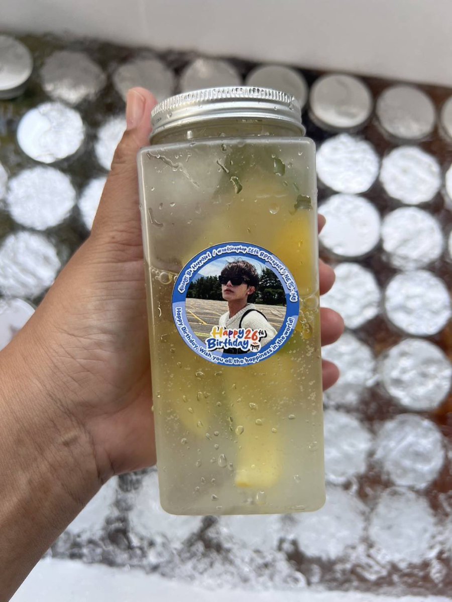 KUMAPLE_NJ's tweet photo. สวัสดีค่ะ  วันนี้ใครมาบริจาคเลือด ( #𝐋𝐨𝐯𝐞𝐚𝐧𝐝𝐒𝐡𝐚𝐫𝐞𝐰𝐢𝐭𝐡𝐍𝐞𝐭 )  มารับน้ำผลไม้เย็นๆ สดชื่น ชื่นใจได้ที่จุดลงทะเบียนนะค่ะ  มารับกันเยอะๆนะค่ะ มีหลายน้ำเลย  🍋🍊🍐🍎🍏🍓🍇🍎🍊#Net26thBDProject #netsiraphop @netsiraphop 
By @jb090215 @KUMAPLE_NJ https://t.co/0Usnv5qZsb