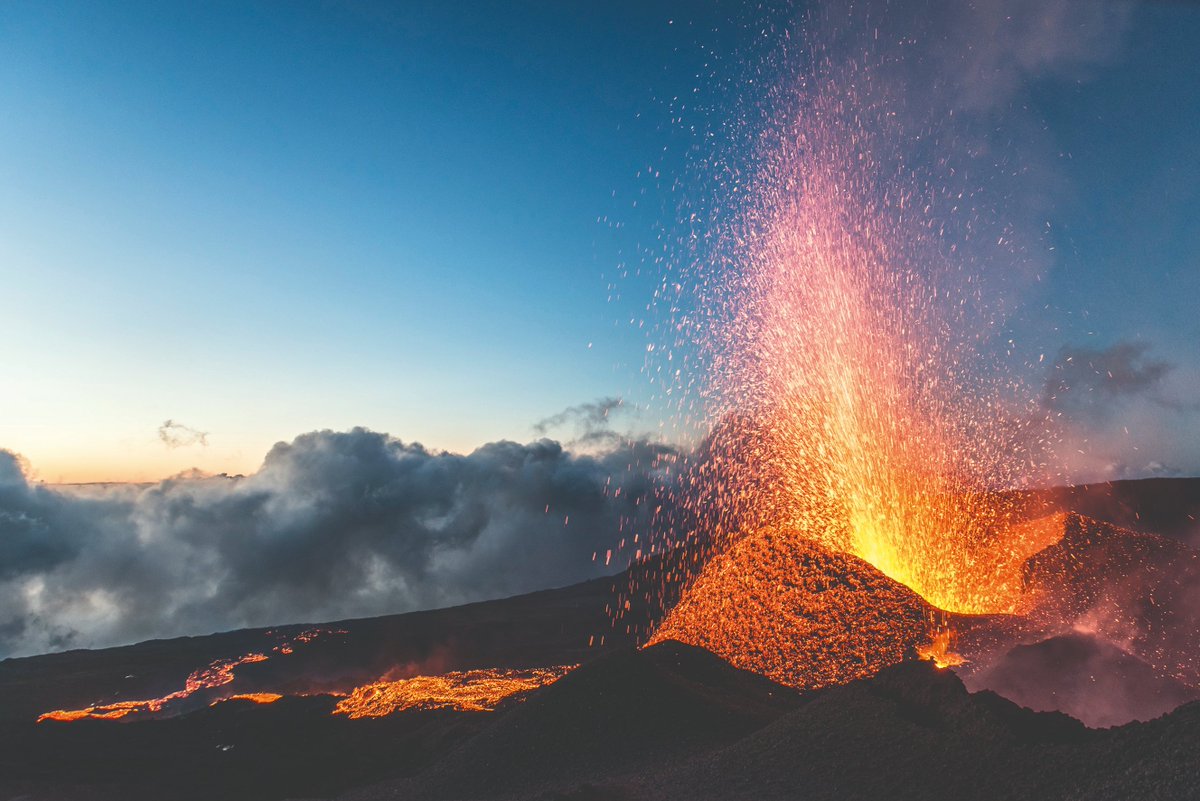 ReunionTourisme's tweet photo. Piton de la Fournaise : 1ère éruption de l'année pour le volcan ! 📷Luc Perrot #lareunion #gotoreunion https://t.co/5xmDoItLzQ