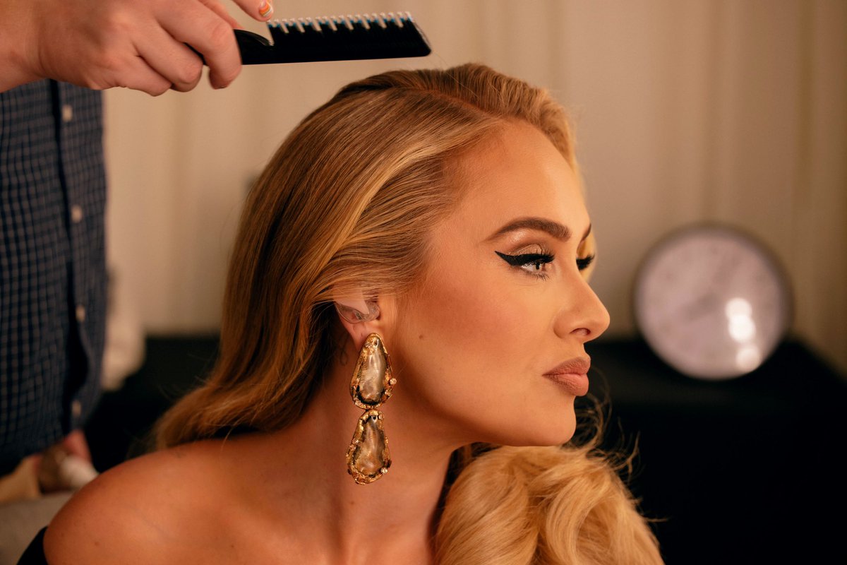 Adele's tweet image. Weekend 20