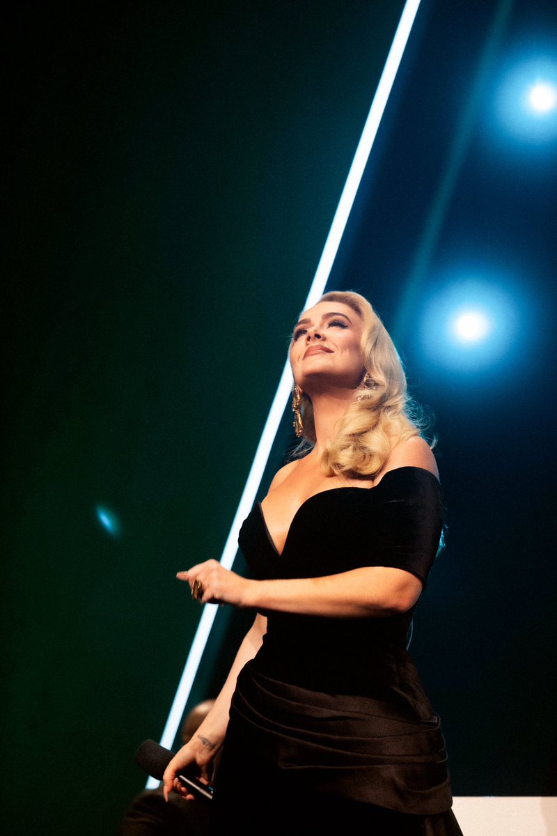 Adele's tweet image. Weekend 20