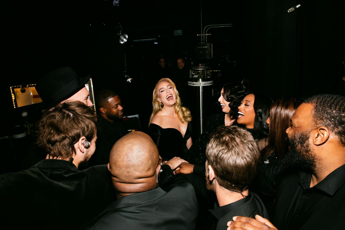 Adele's tweet image. Weekend 20