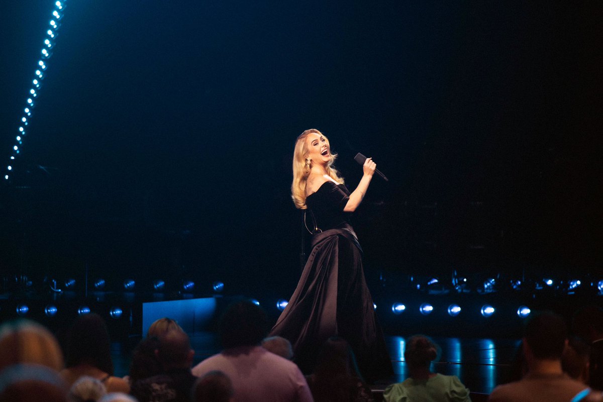 Adele's tweet image. 