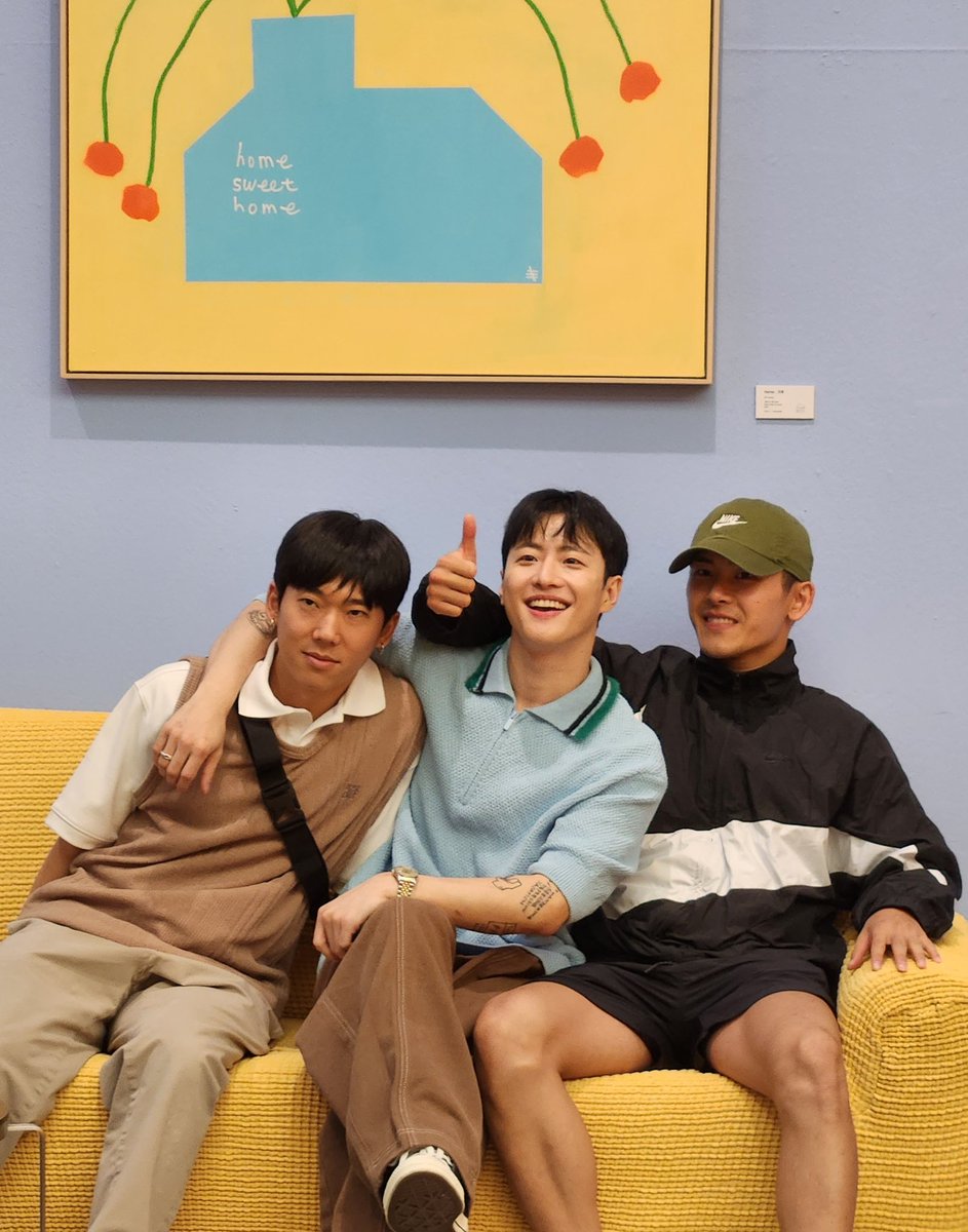 감동이 열린 남자                    다리가 열린 남자