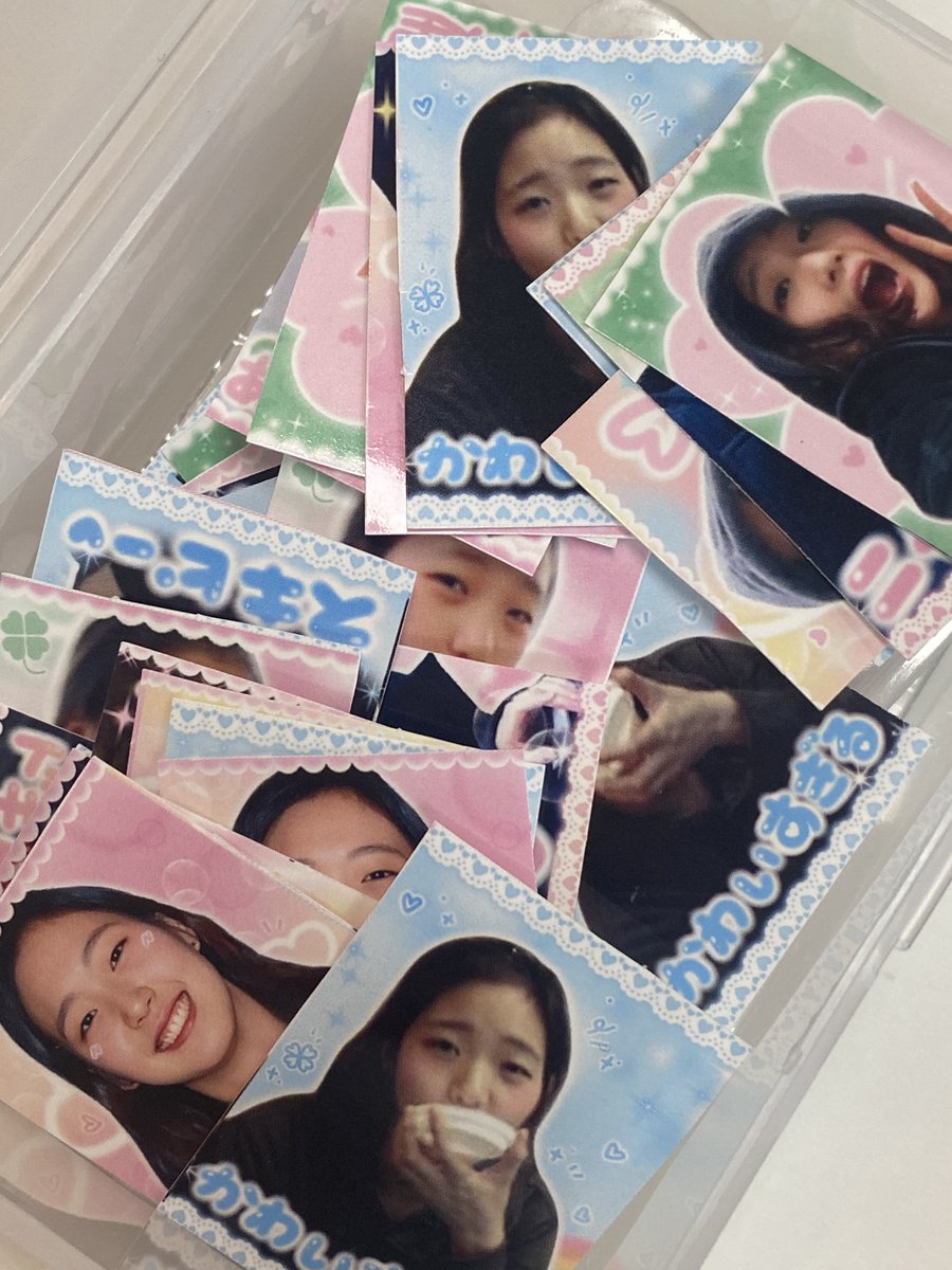 myggone's tweet photo. 흰색 테이블에 앉아 있오요 https://t.co/BhBWnX4XFi