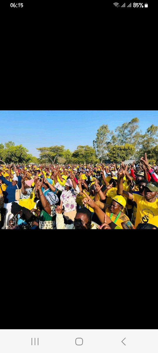MichaelChibond3's tweet photo. @nickmangwana Nick Nezuro, you must now come to terms with facts, not fallacies. Zimbabwe remembers very well: 

In his final showing in politics, Robert Gabriel Mugabe endorsed and voted for Nelson Chamisa. (You can't rig that)😂 https://t.co/orly8siUrn
