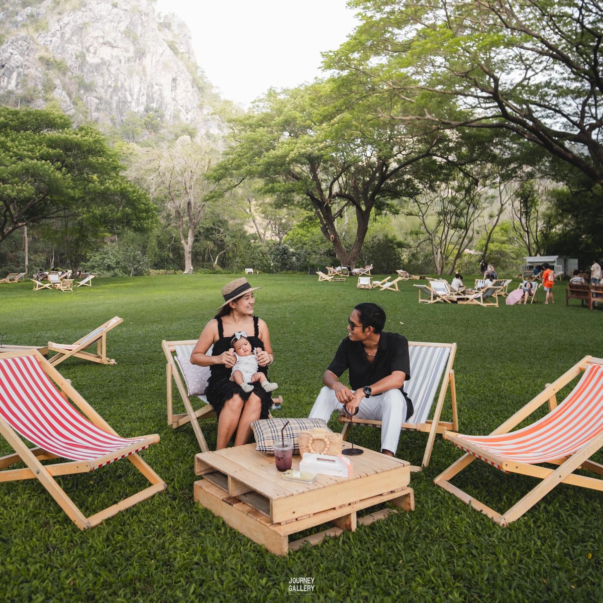 Journey_Gallery's tweet photo. พากระเต็นผจญภัย ไปคาเฟ่ในสวน🌿
ที่ Mulberry Mellow | กาญจนบุรี
แดดร่มลมตก นั่งรับลมธรรมชาติ ใต้ร่มไม้ใหญ่ 
ช่วงเวลาแห่งความสุขก็เกิดขึ้นง่ายๆ แค่พาลูกเที่ยว

#JourneyGallery #mullberymellow #���ีวิวกาญจนบุรี #คาเฟ่กาญจนบุรี https://t.co/ME9bAE7OfP
