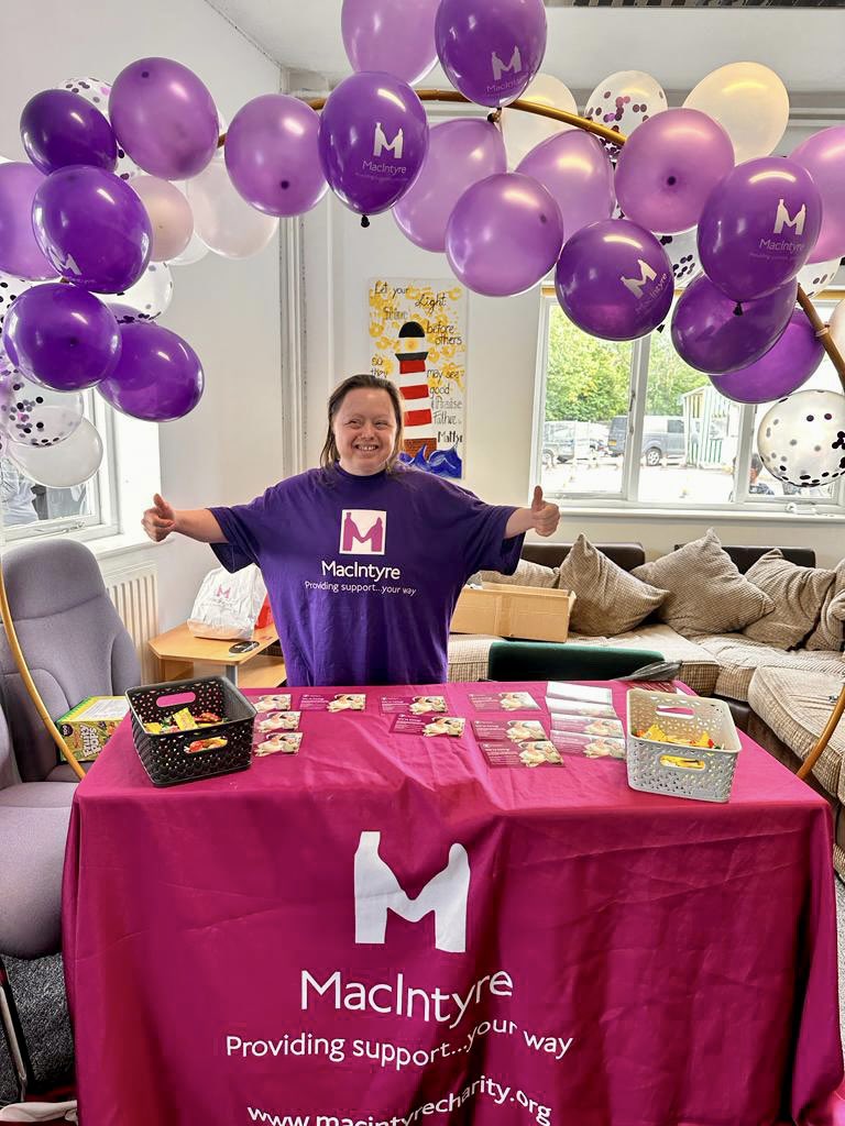 Sharing the the great we work we do at @meetmacintyre great to be part of South Court Church Community day in #BUCKINGHAMSHIRE. Purple balloons 🎈everywhere. #community #spreadingtheword @MacIntyreCCHay @andrea57508533 @Kathryn52751360 🤗