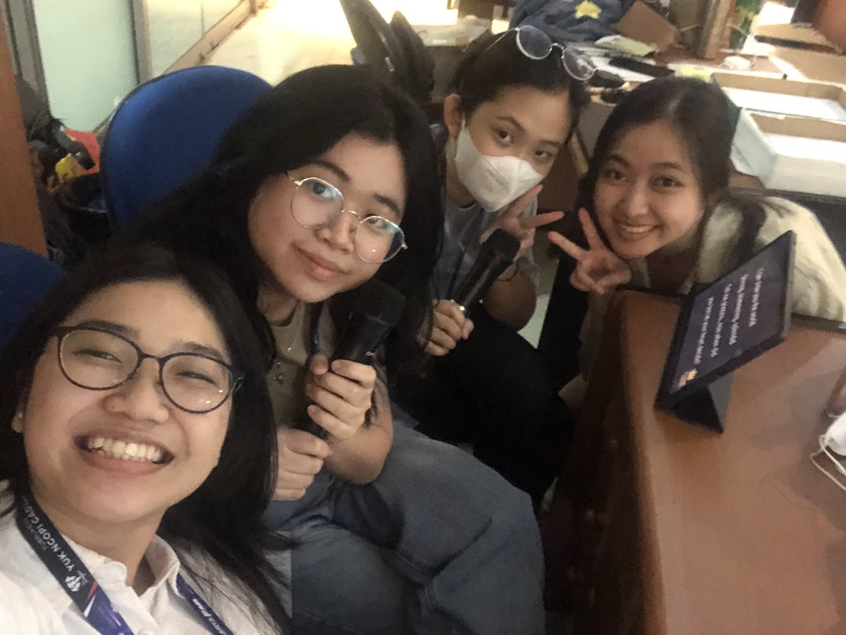 carrygoround's tweet photo. Poto poto selama karaokean di kantor 🫶🏻 https://t.co/FFhuVsj4bQ