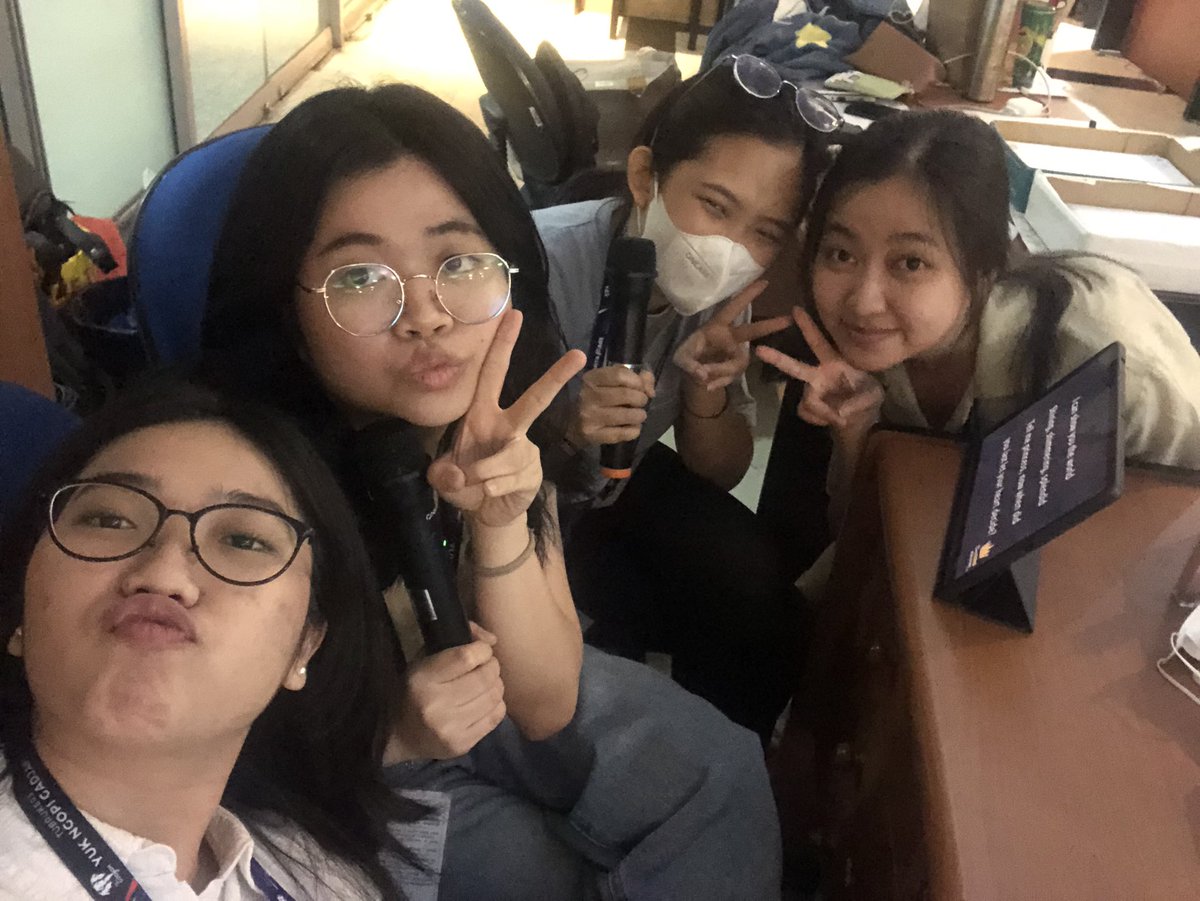 carrygoround's tweet photo. Poto poto selama karaokean di kantor 🫶🏻 https://t.co/FFhuVsj4bQ