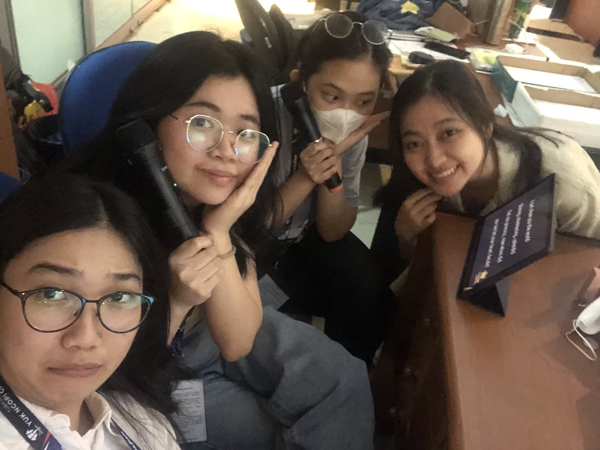 carrygoround's tweet photo. Poto poto selama karaokean di kantor 🫶🏻 https://t.co/FFhuVsj4bQ