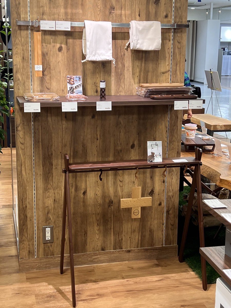 shichirinirori8's tweet image. こんにちは。
久しぶりの投稿です。

6月30日より、川徳百貨店の3階
PeeePsにA&amp;amp;D/Wの常設展示コーナーが開設されました！
ベビーチャコールと共に😊

沢山のご来店をお待ちしております🙇‍♂️

#PeeePs
#アウトドア
#キャンプ
#七輪囲炉裏
#川徳