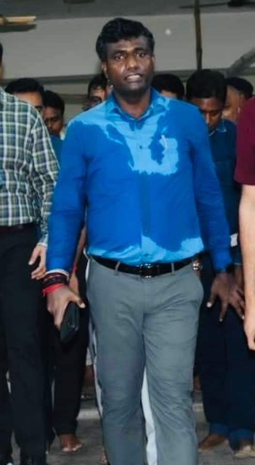 imlaxmanindia's tweet photo. तस्वीर में जो इंसान पसीने से तर-बर नजर आरहे है,कोई और नहीं @DCDeoghar @mbhajantri है,सावन आने वाला है लोगों को कोई परेशानी कोई दिक्कत नहीं हो इसलिए सर ने खुद को लोगों की सेवा में समर्पित कर रखे है,ऐसा कर्तव्यनिष्ठ,समर्पित अधिकारी बहुत कम होते हैं।
@HemantSorenJMM @IASassociation https://t.co/esIoQ15cr7