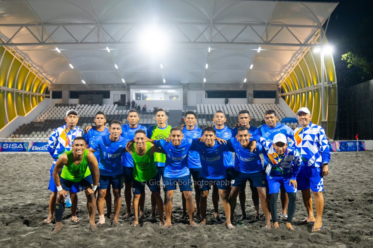 giovalobophoto's tweet photo. Ya listos nuestros cangrejitos de playa 🇸🇻💙🤍💙 

#selecta #Futbolplaya #ElSalvador #JuegosCentroamericanosYDelCaribe https://t.co/MFpeWVghb8