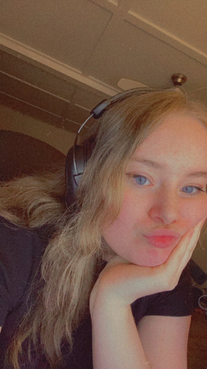 Audrey Nova tweet media