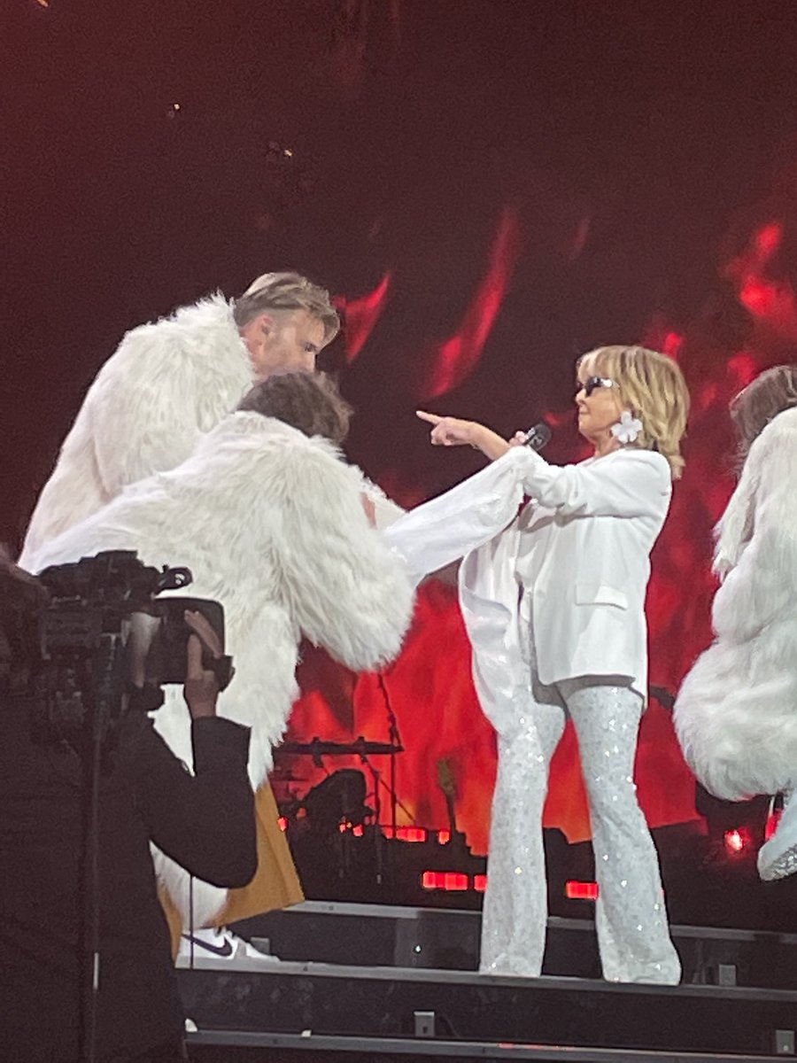 sally_fokes's tweet photo. @GaryBarlow @OfficialMarkO #BSTHydePark #TakeThat thank you! What an amazing night…worth the wait! https://t.co/SEvpZhgMWw