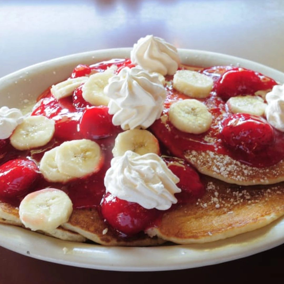 Looking for a taste of home? Look no further than Gingham's Homestyle Restaurant. From fluffy pancakes to mouthwatering salads, we've got all your comfort food cravings covered.