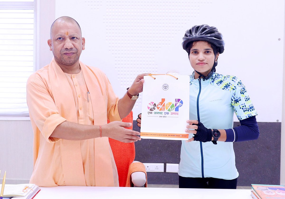 myogioffice's tweet photo. मुख्यमंत्री श्री @myogiadityanath जी महाराज से आज लखनऊ स्थित उनके सरकारी आवास पर राष्ट्रीय खिलाड़ी एवं पर्वतारोही सुश्री आशा मालवीय जी ने शिष्टाचार भेंट की। https://t.co/ze4GK7wwZh