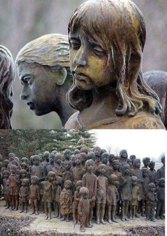 Teresa02247224's tweet photo. il 2 luglio 1942, 82 bambini di Lidice, un villaggio in Cecoslovacchia, furono consegnati alla Gestapo Quei 82 bambini e bambine sono stati poi trasferiti nel campo di sterminio di Chelmno dove furono gasati a morte,la scultura di Marie Uchytilova li ricorda.
Mai Piu'!!
#AMarano https://t.co/6Eo4NpRlfm