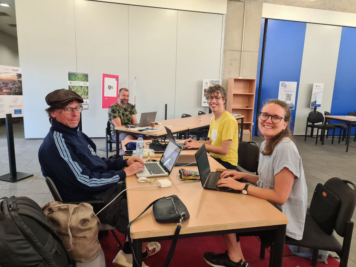 OSGeoLive | https://fosstodon.org/@osgeolive tweet media