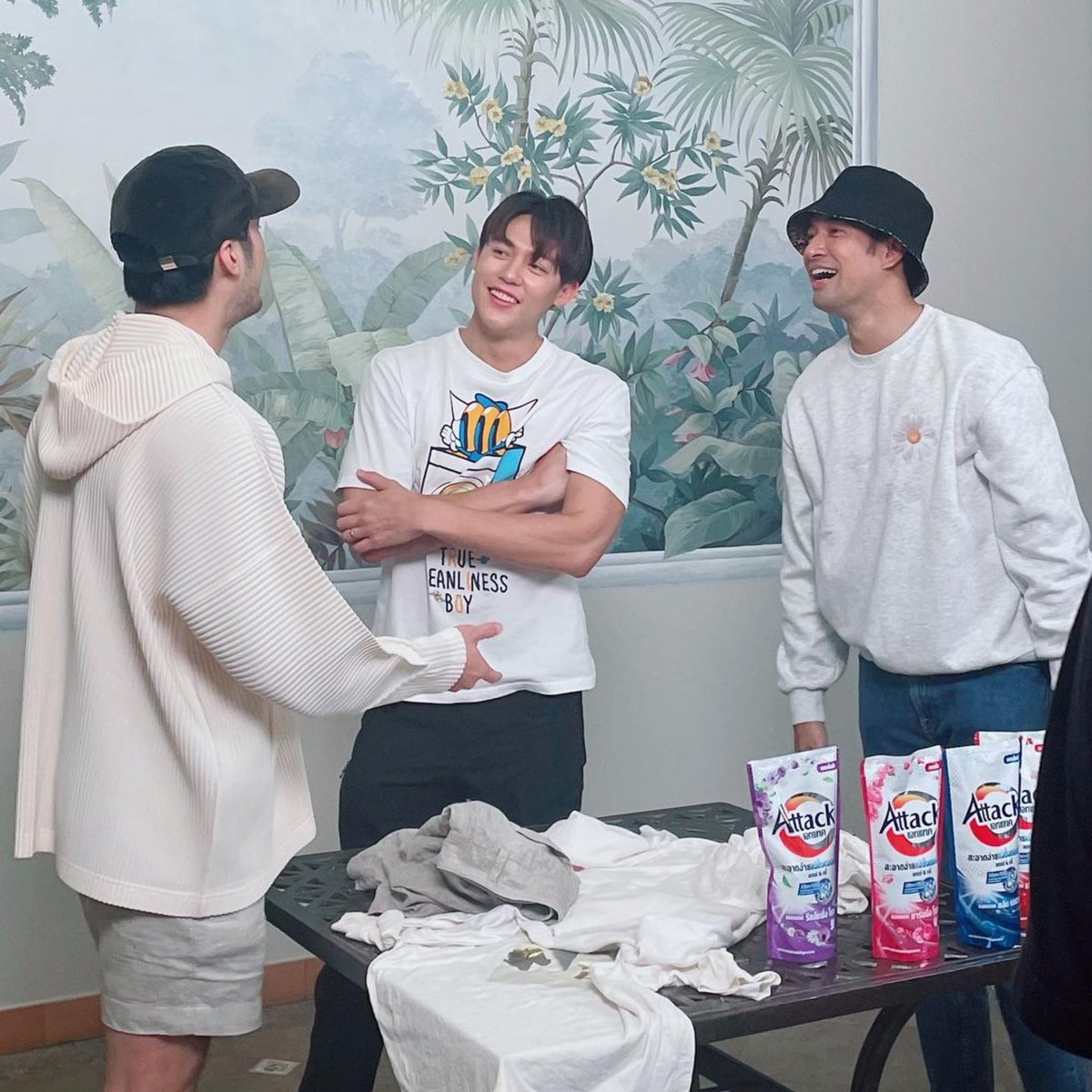 งานการของเรามีแต่รอยยิ้มและเสียงหัวเราะ  ตามไปดู “คนดีที่ไหน x Attack3D” ได้เล้ยยยย youtu.be/C46DcR9E0G8
#mark_prin #หมากปริญ 
Cr IG imyui_ka