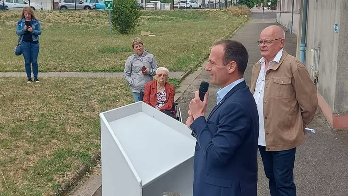 FabienDiFilippo's tweet photo. Un hommage tellement mérité pour B. Monchot, un homme qui a consacré plus de 4 décennies au développement de sa commune de Château-Salins, de sa jeunesse et qui a fait grandir le club des Radonneurs castelsalinois 🙏🚴‍♂️🚴‍♂️🚴‍♂️ https://t.co/yOrl3swLMg