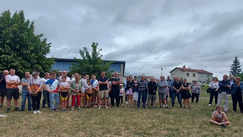 FabienDiFilippo's tweet photo. Un hommage tellement mérité pour B. Monchot, un homme qui a consacré plus de 4 décennies au développement de sa commune de Château-Salins, de sa jeunesse et qui a fait grandir le club des Radonneurs castelsalinois 🙏🚴‍♂️🚴‍♂️🚴‍♂️ https://t.co/yOrl3swLMg