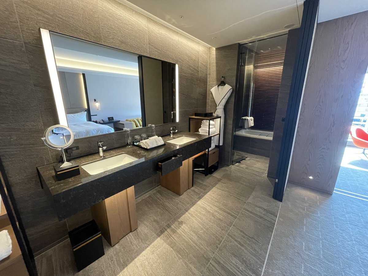 Meiko45's tweet image. お部屋を移動しました！

#Marriott 
#TIAD 
#autographcollection