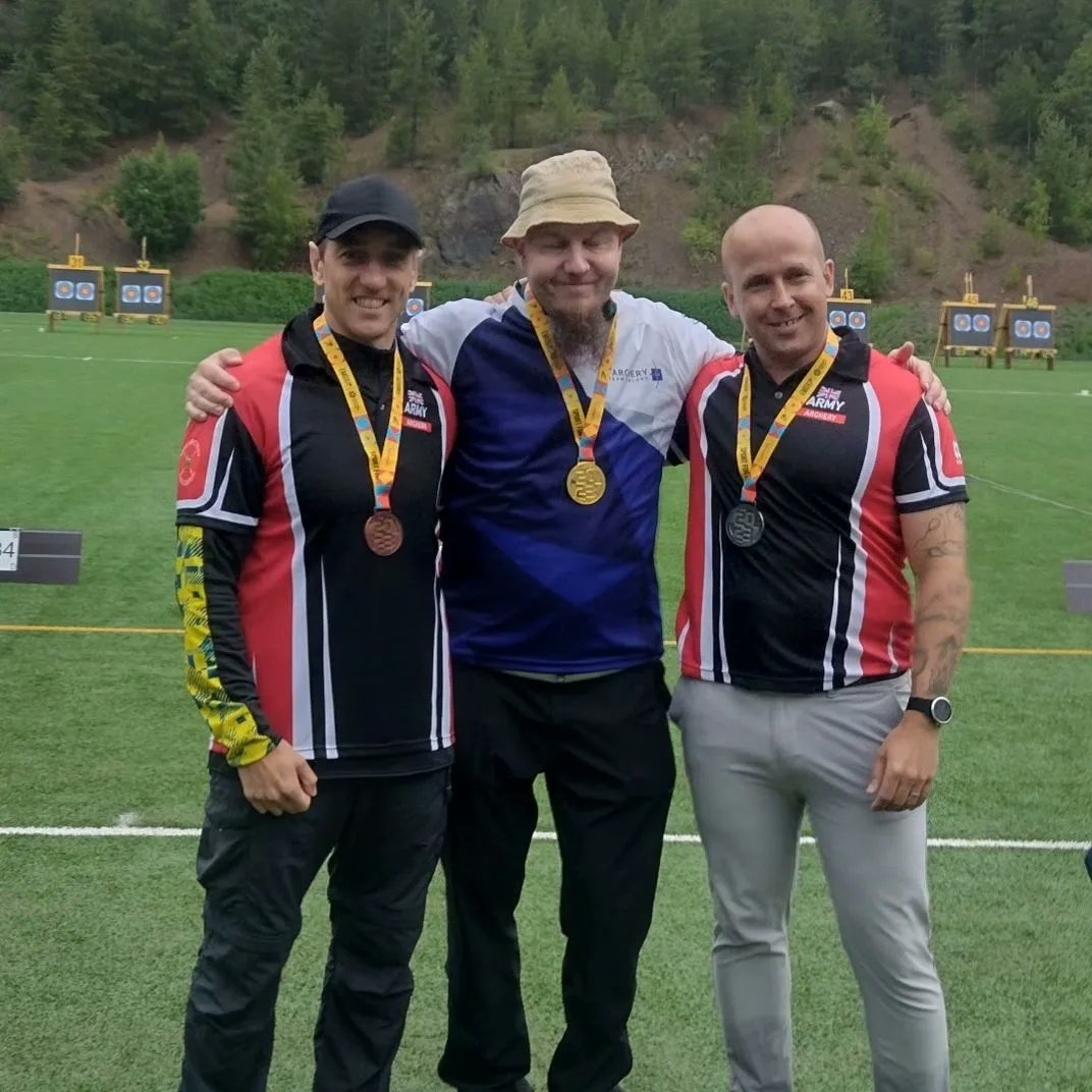 ArmySportASCB's tweet image. Congratulations to the Army Archery Men's Barebow team 🏹 two more medals to add to the tally at @EMG2023Tampere European Masters Games

🥈WO2 Mark Allen 
🥉SSgt Colin Mansell 

Amazing shooting from all the archers, especially in the torrential rain! 

#britisharmysport
#archery