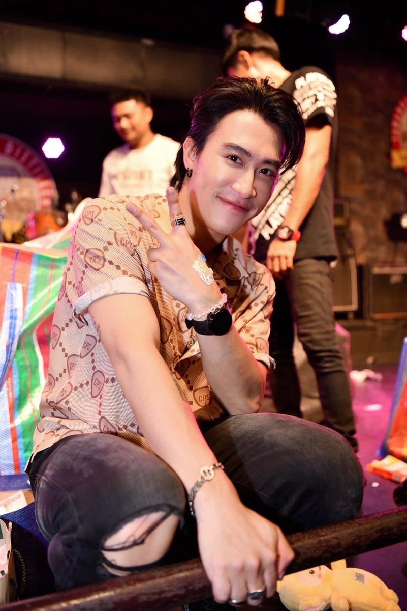 Nook_Thanadon's tweet photo. 𝙉𝙤𝙩𝙝𝙞𝙣𝙜 𝙞𝙨 𝙖𝙨 𝙝𝙖𝙥𝙥𝙮 𝙖𝙨 𝙗𝙚𝙞𝙣𝙜 
𝙮𝙤𝙪𝙧𝙨𝙚𝙡𝙛.
ไม่มีอะไรมีความสุขเท่ากับการได้เป็นตัวของตัวเองแล้ว ☁️♥️ https://t.co/Dq6YxXAC2G