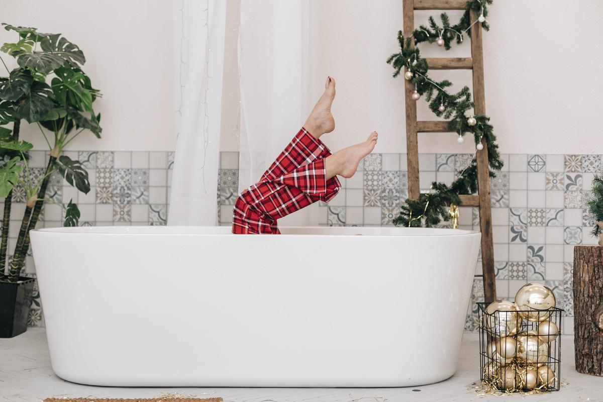 sarahbaynescom's tweet photo. Get into the holiday spirit with our beginner's guide on how to decorate your bathroom for Christmas!Find simple and creative ideas to make your bathroom festive and cozy. ✨🎄 #bathroomdecor #christmasdecor #holidayvibes

Read more: https://t.co/n6en95gPkK https://t.co/4687ExtgkH