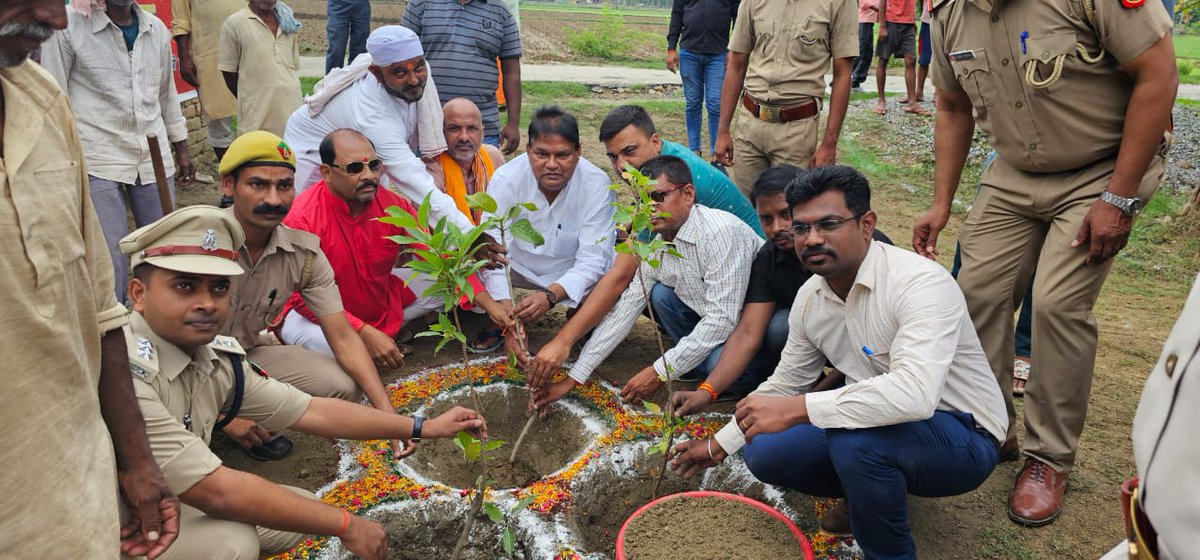 RkushwahaBjp's tweet photo. आज अपने संसदीय क्षेत्र के अंतर्गत सलेमपुर विधानसभा में वन महोत्सव, वृक्षारोपण अभियान 2023 के अंतर्गत ग्राम पुरैना में वृक्षारोपण किया। https://t.co/SgxZa3kkCx