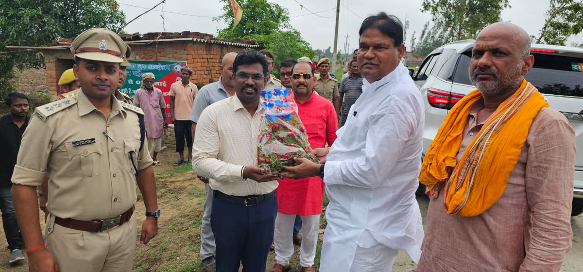 RkushwahaBjp's tweet photo. आज अपने संसदीय क्षेत्र के अंतर्गत सलेमपुर विधानसभा में वन महोत्सव, वृक्षारोपण अभियान 2023 के अंतर्गत ग्राम पुरैना में वृक्षारोपण किया। https://t.co/SgxZa3kkCx