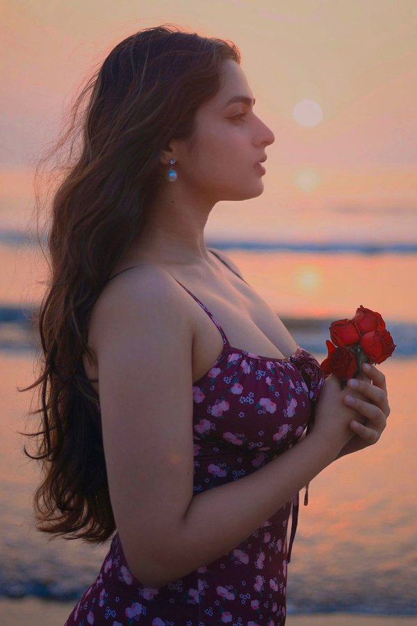 F0AzOxXakAAcdSN?format=jpg&name=900x900